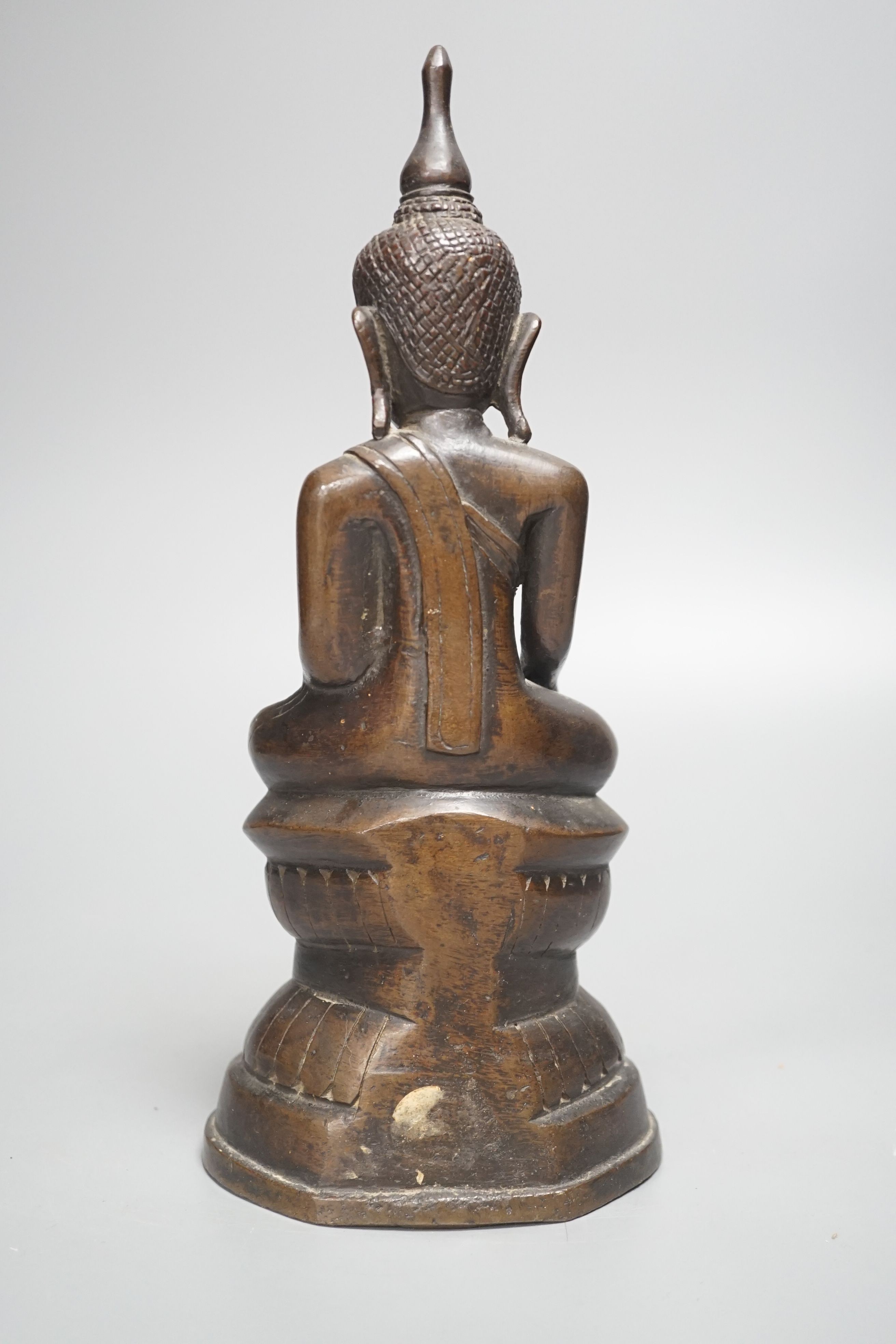 A Burmese bronze Buddha, 19th century 27cm